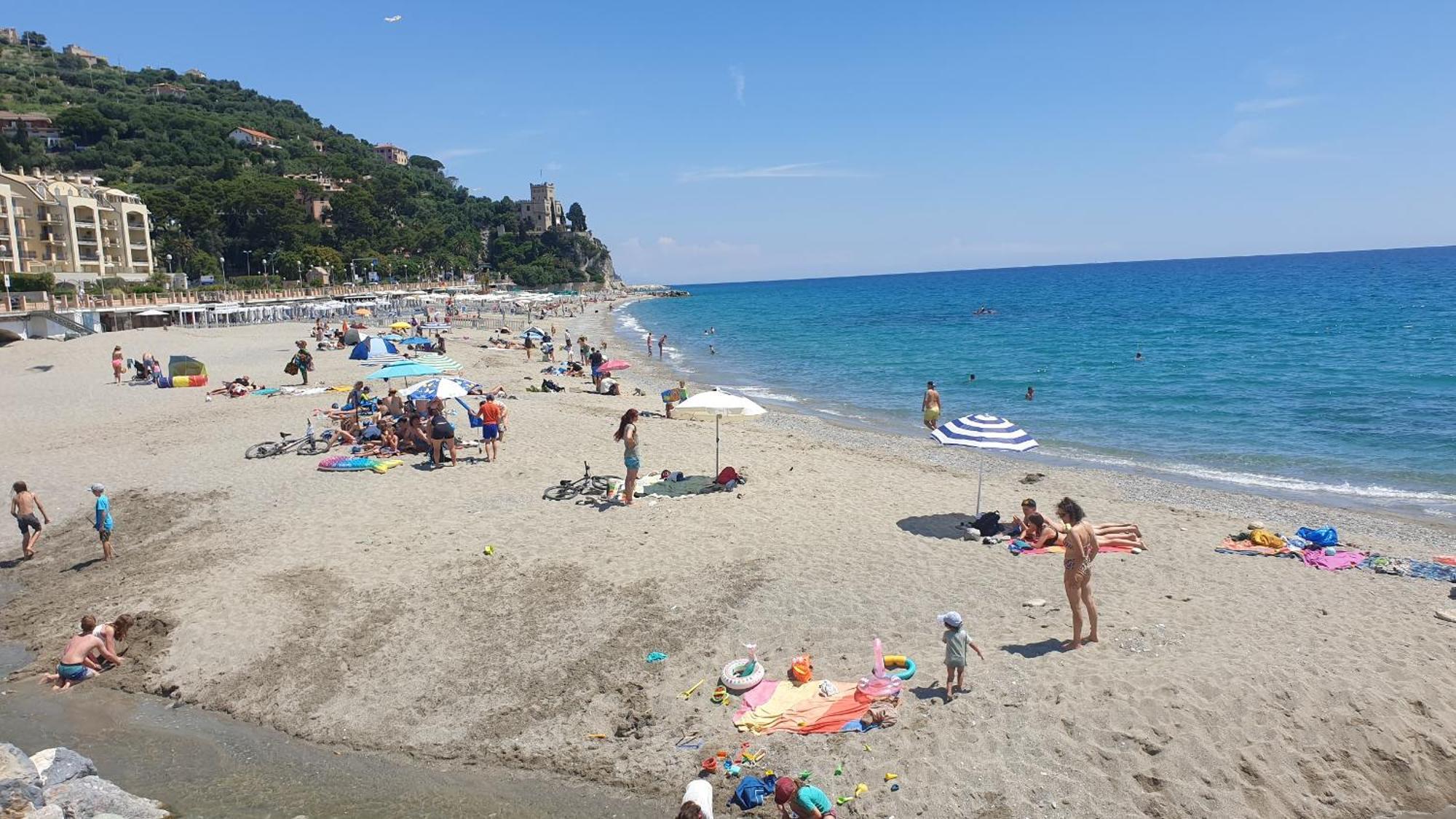 Piccolo Hotel Holiday Center Finale Ligure Eksteriør billede