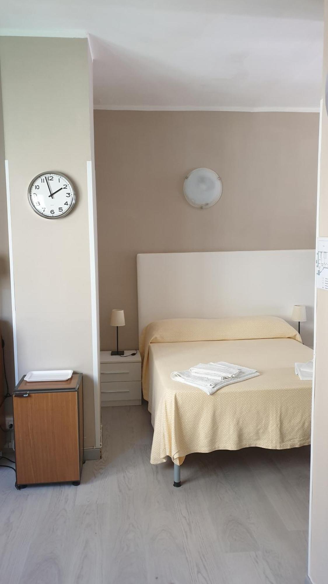 Piccolo Hotel Holiday Center Finale Ligure Eksteriør billede